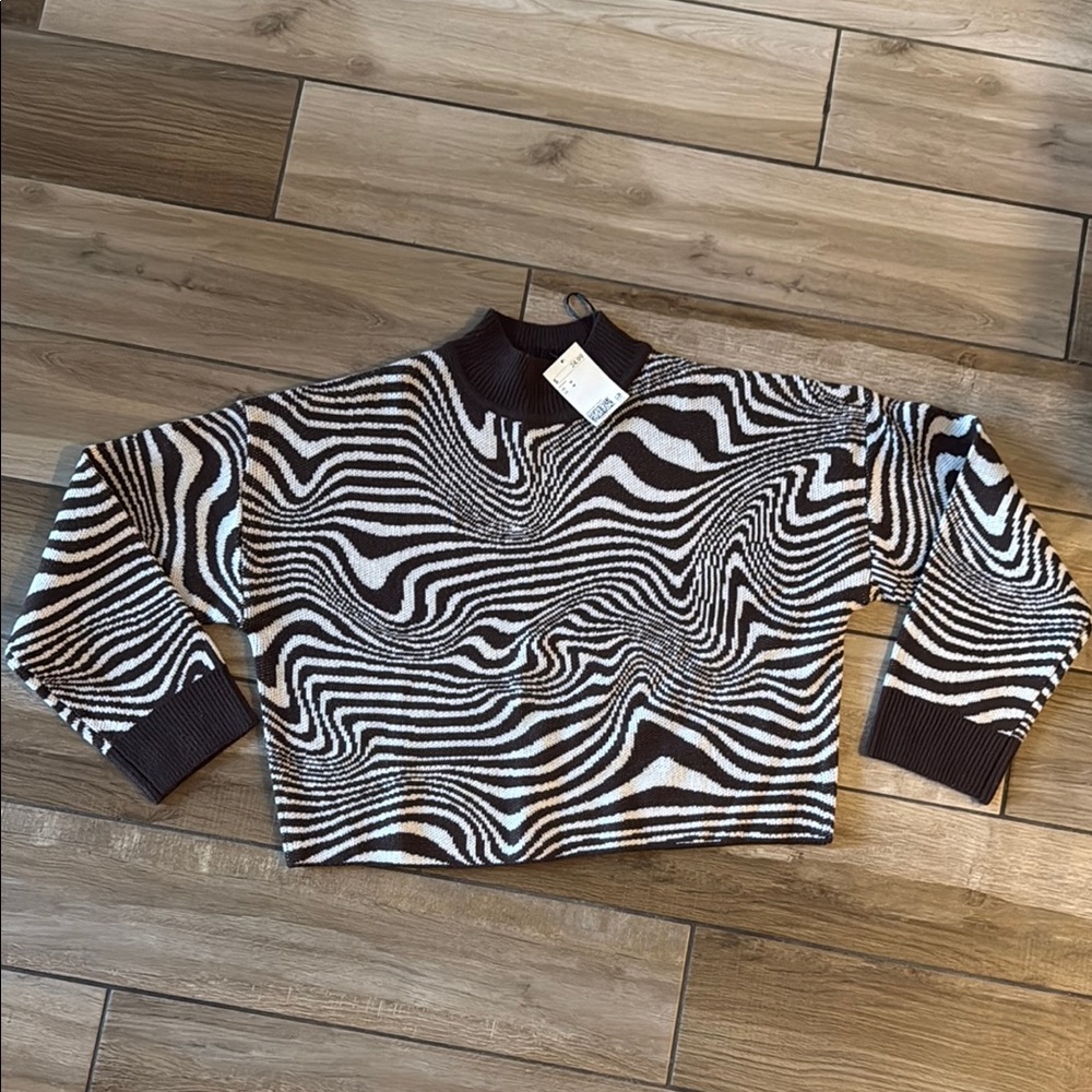 H&M Divided Brown & White Swirl Print Knit Sweater – Size M (NWT)